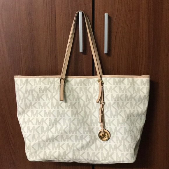 Michael Kors Signature Tote - Picture 1 of 8